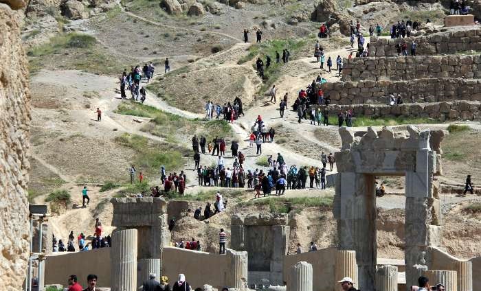 گردشگران نوروزی در تخت جمشید +تصاویر