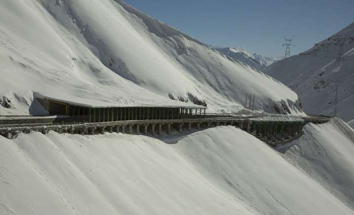 کولاک و برف جاده چالوس را بست