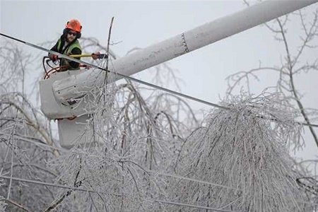 قطعی برق استان همدان در پی بارش برف و باران