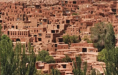 ابیانه جان ندارد، از بس که گردشگر دارد!