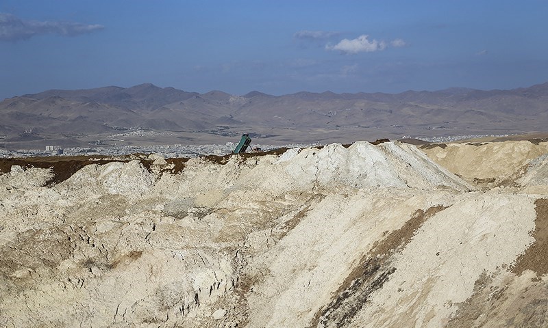 چاقوی «روی» زیر گلوی زنجـان