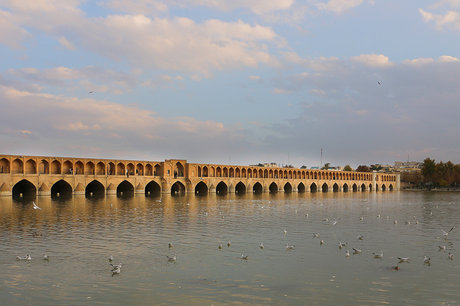 زاینده رود جان می‌گیرد