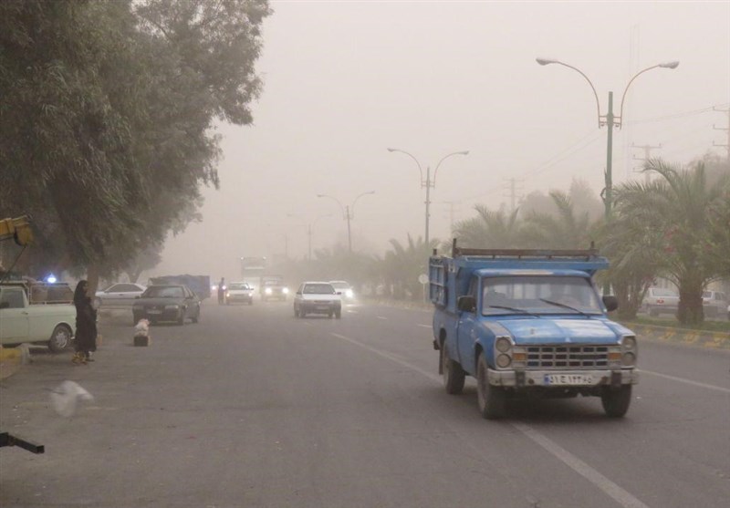 نجات ۹۰ مسافر گرفتار در طوفان شن استان کرمان