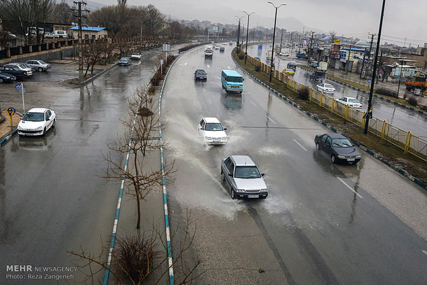 بارش برف و باران درمحورهای چهار استان