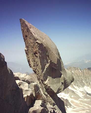 عجیب‌ترین سنگ ایران +عکس