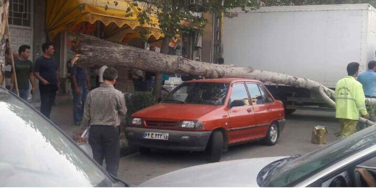 طوفان ۶۵کیلومتری و گرد و خاک در تبریز +عکس