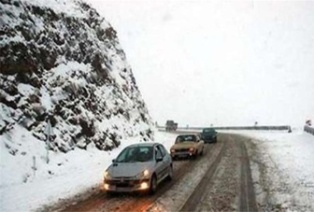 سقوط بهمن در محور کندوان جاده کرج به چالوس