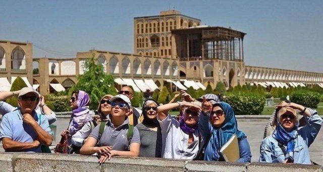 گردشگران خارجی در عباس‌آباد مازندران خانه فساد باز کردند