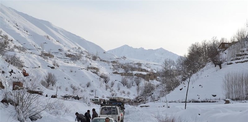 برف سنگین در خوزستان مسیر چند روستا را مسدود کرد!