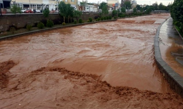 ۱۳محور ارتباطی در سیستان و بلوچستان براثر سیلاب بسته شد