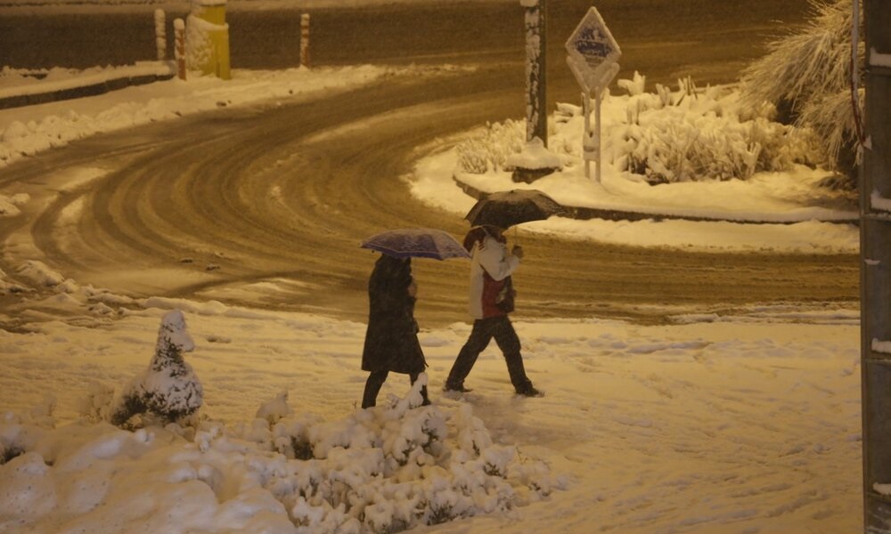 بارش برف و باران در جاده‌های ۱۲استان