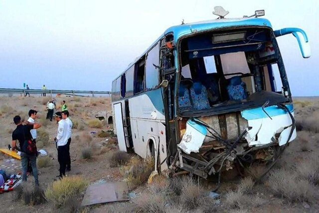 ۳۶مصدوم در تصادف اتوبوس با کامیون