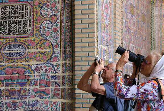 اگر از آسمان سنگ ببارد گردشگر به ایران می‌آید