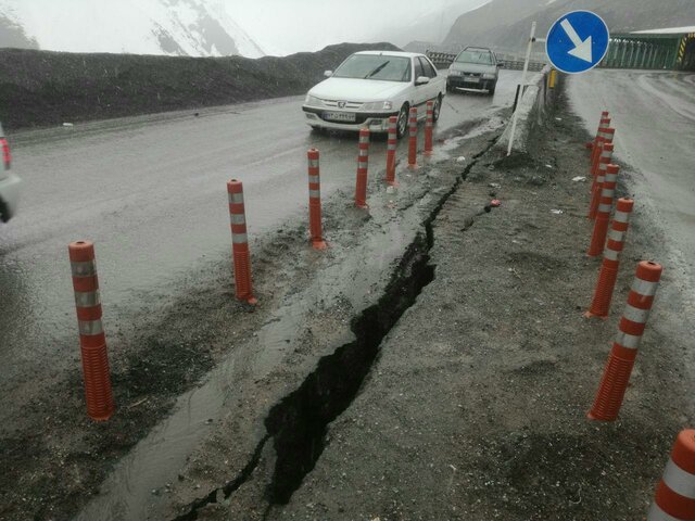 احضار پیمانکار جاده چالوس به دلیل نامناسب بودن آسفالت