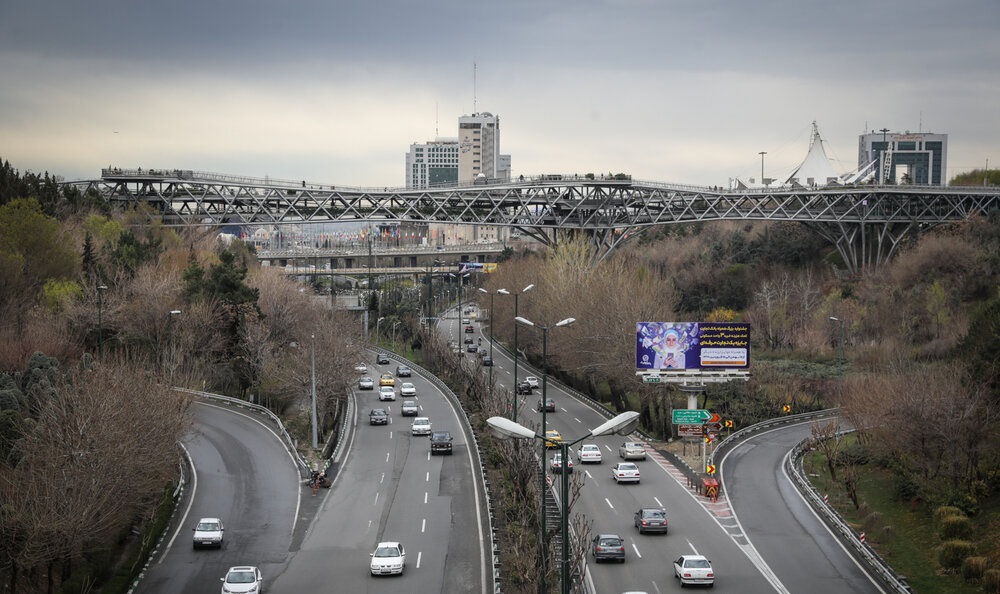 پل طبیعت تهران نارنجی شد +عکس