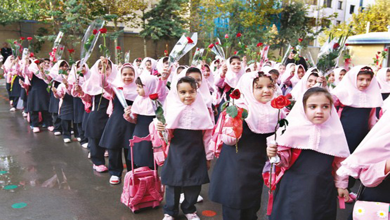 خانواده‌ها در دوراهی ثبت‌نام دانش‌آموزان