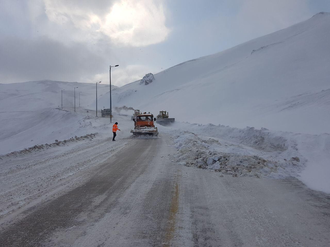 راه ارتباطی ۱۰۰ روستای استان اردبیل مسدود است