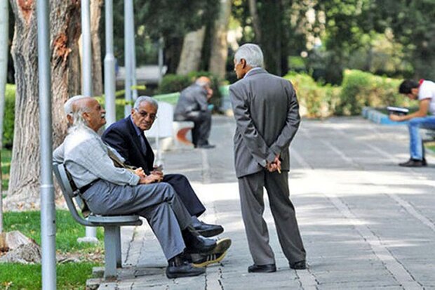 بازنشستگان به کسر دو درصد سهم درمان از مستمری‌ خود، اعتراض دارند