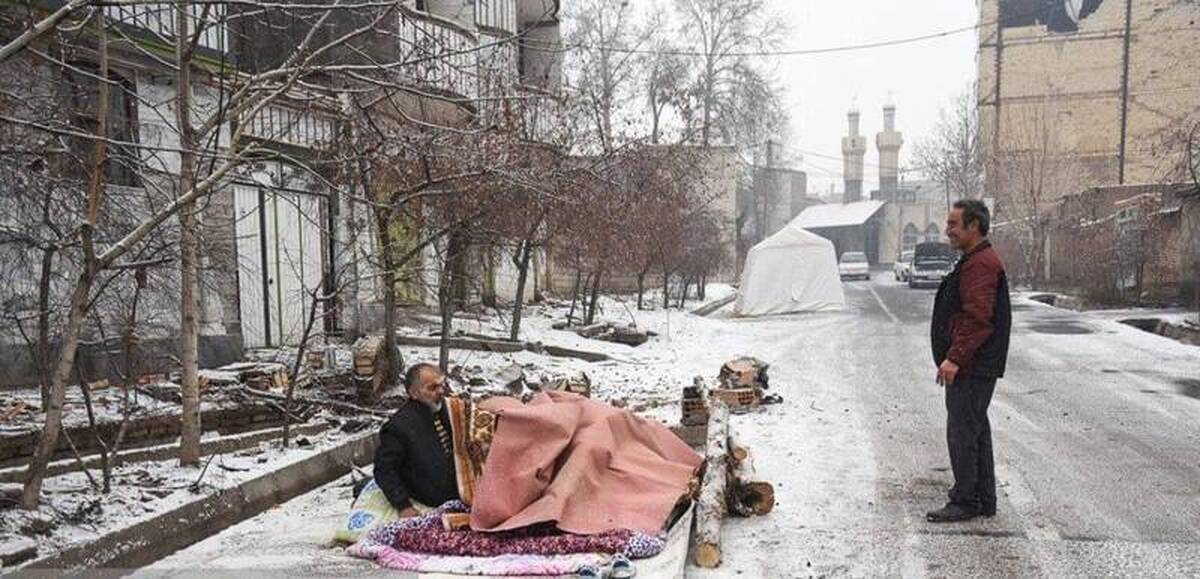 وضعیت دشوار زلزله زدگان خوی /مسمومیت بیش از ۱۰۰ نفر بر اثر گازگرفتگی در چادرهای اسکان اضطراری