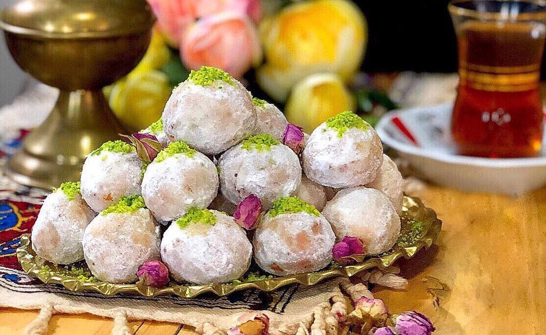 طرز تهیه شیرینی های نوروزی در خانه؛ قطاب شیرینی لذیذ و اصیل