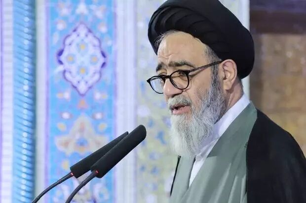 امام جمعه تبریز: مگر می شود هر روز خودرو و دلار و طلا قیمتش بالا برود؟