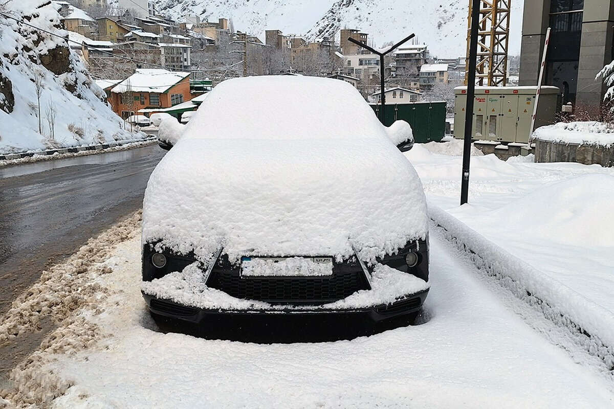 برف تهران یک متری شد