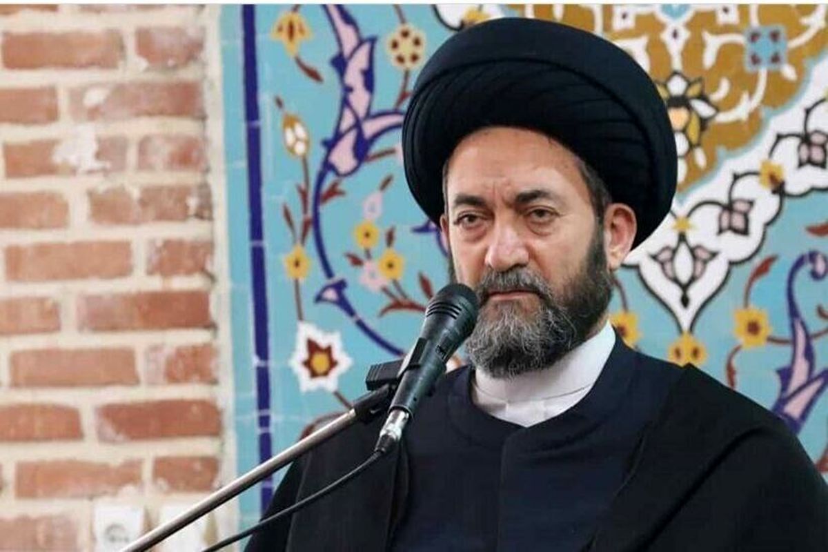 امام جمعه اردبیل: چند وزیر در داخل دستاوردهای عظیم را بر باد می‌دهند!