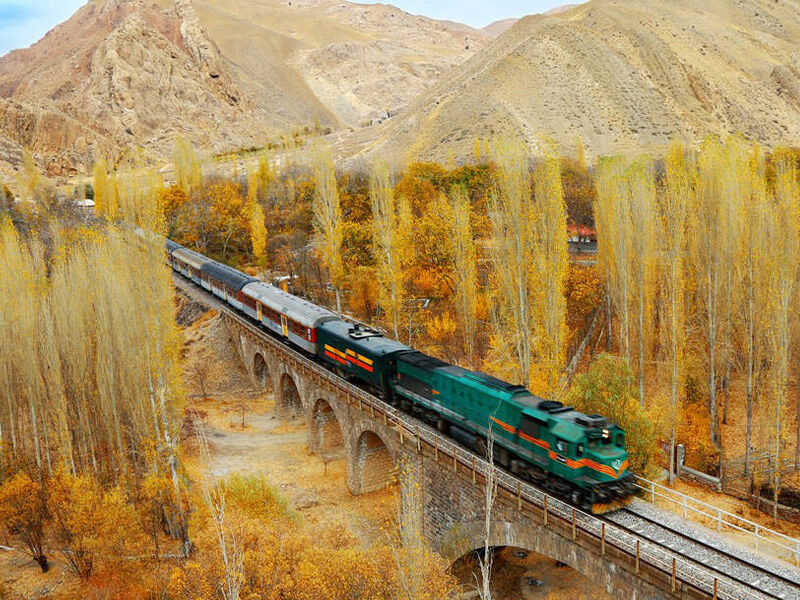 تصادف ۲ قطار در لرستان