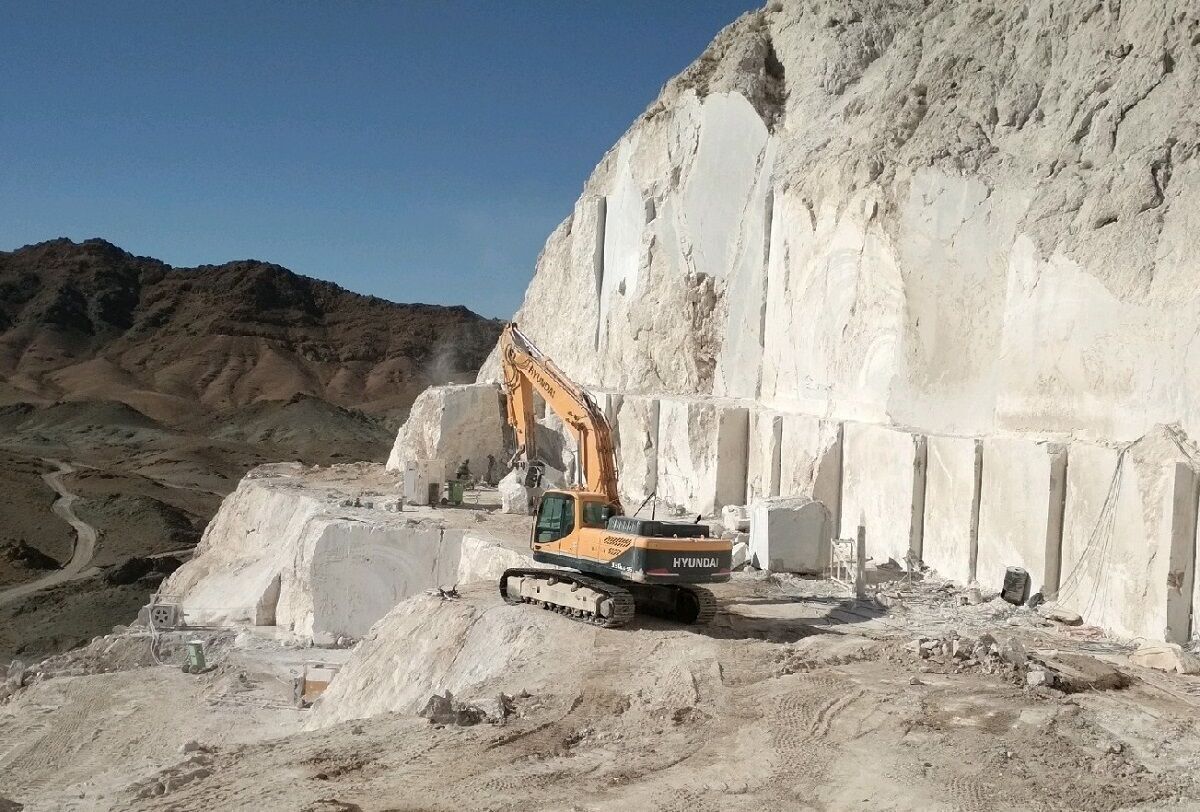 درآمدزایی دولت و فشار به معادن متوسط و کوچک / بهانه های مختلف دولت برای سودجویی بیشتر از معادن