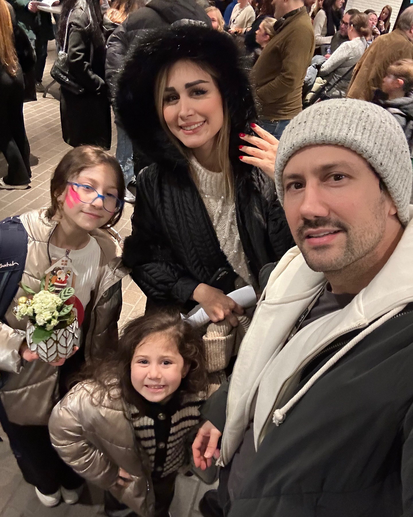 عکس یلدایی شاهرخ استخری در خارج از ایران عکس یلدایی شاهرخ استخری در خارج از ایران