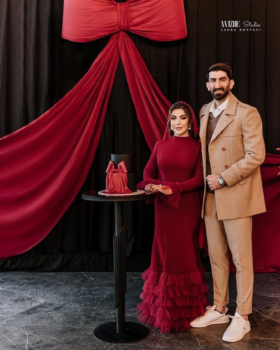 حاشیه جدید برای بیرو/ عکس شخصی کنار همسرش در فضای مجازی منتشر شد حاشیه جدید برای بیرو/ عکس شخصی کنار همسرش در فضای مجازی منتشر شد