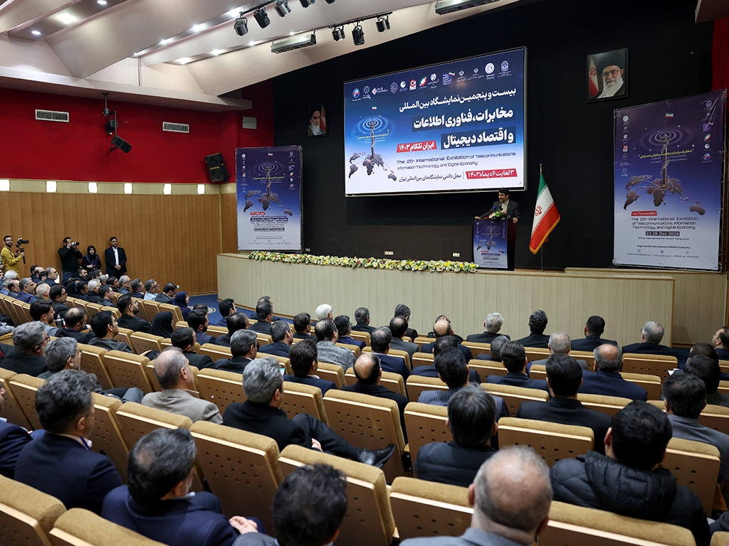 نمایشگاه تلکام ۱۴۰۳ با حضور عارف در غرفه ایرانسل افتتاح شد نمایشگاه تلکام ۱۴۰۳ با حضور عارف در غرفه ایرانسل افتتاح شد