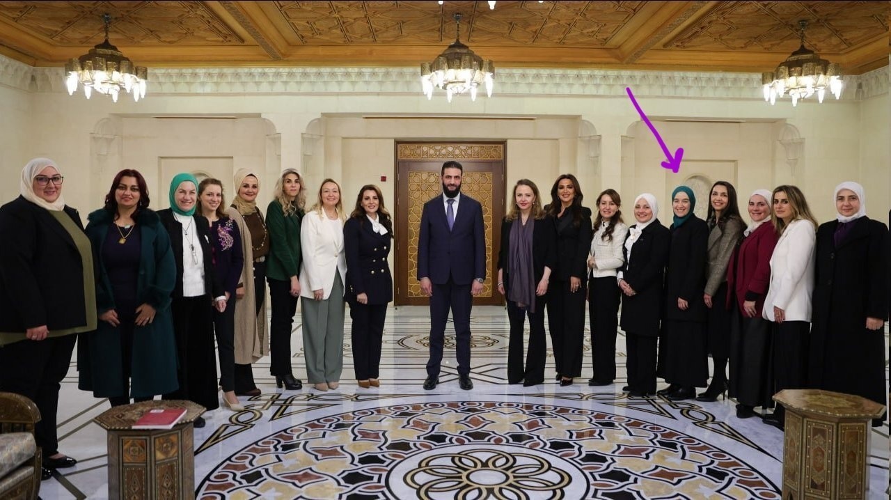 احمد الشرع از همسرش رونمایی کرد / اولین تصویر از همسر جولانی رهبر دولت موقت سوریه احمد الشرع از همسرش رونمایی کرد / اولین تصویر از همسر جولانی رهبر دولت موقت سوریه