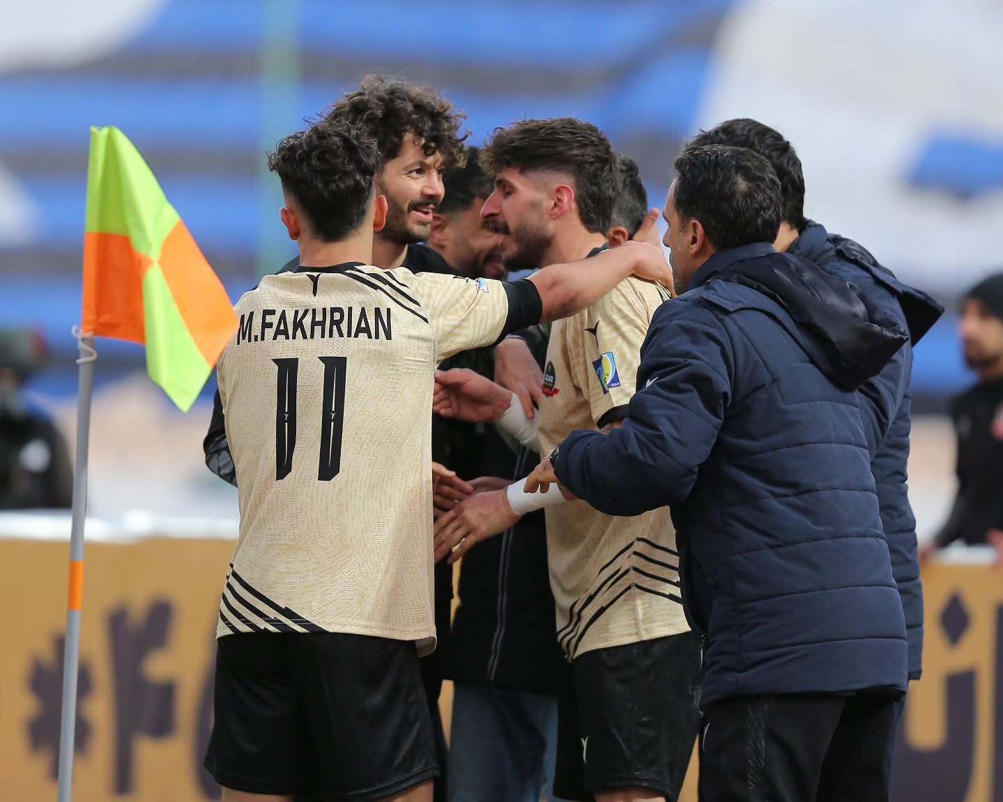 شادی جنجالی گلزن شمسآذر مقابل چشم آبیها شادی جنجالی گلزن شمسآذر مقابل چشم آبیها