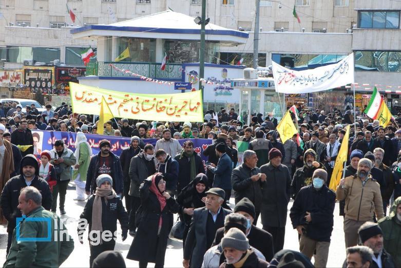 حضور پرشمار افغان‌ها در راهپیمایی ۲۲ بهمن + عکس