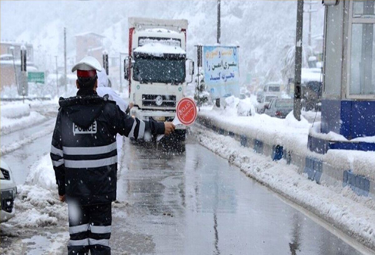 بارش برف و باران، باعث مسدود شدن جاده‌های شمالی شد!