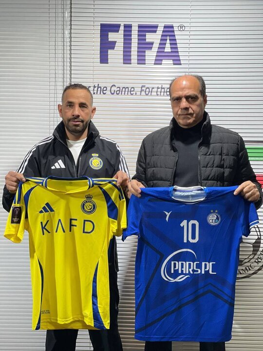 پیراهن استقلال در مقابل النصر رونمایی شد پیراهن استقلال در مقابل النصر رونمایی شد