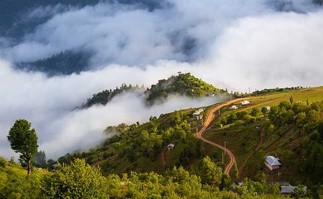 آسمان استان اردبیل صاف توام با وزش باد