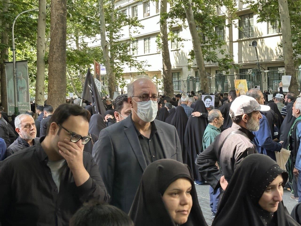 حضور مدیرعامل بانک مسکن در آیین تشییع پیکرهای پاک رییس جمهور انقلابی و دیگر شهدای خدمت