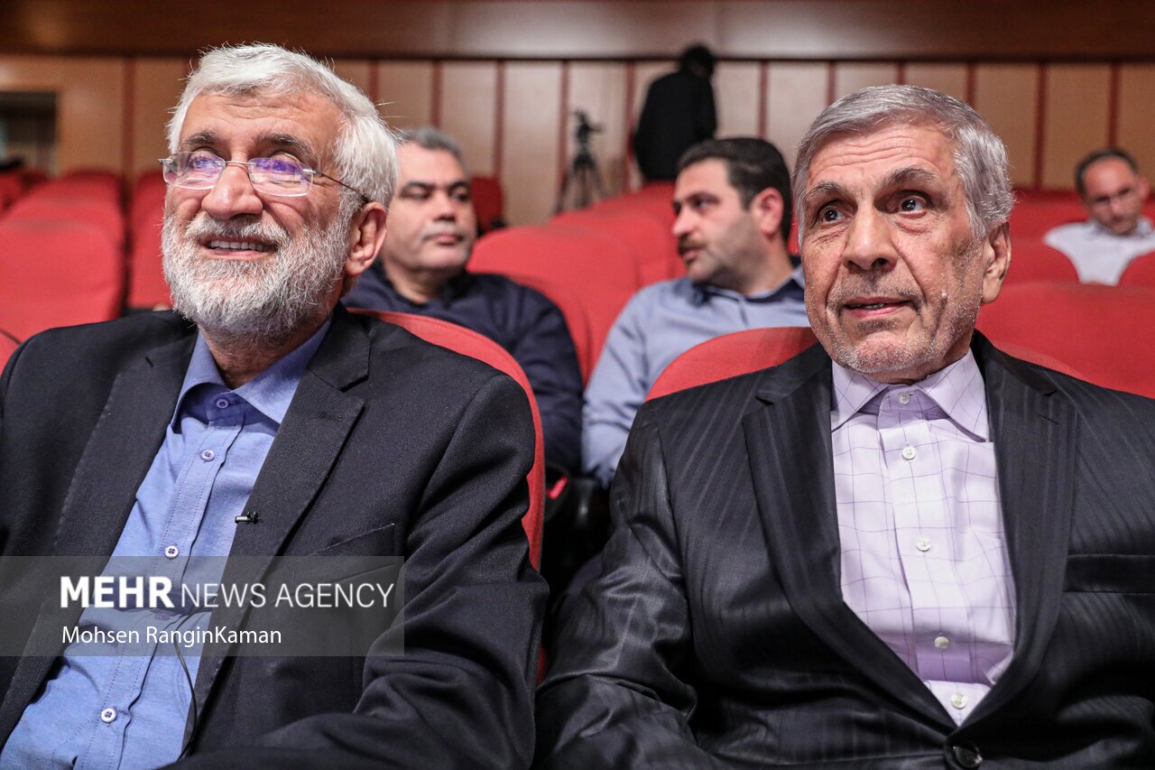 تصویری از سعید جلیلی در جلسه بررسی وزرای پیشنهادی تصویری از سعید جلیلی در جلسه بررسی وزرای پیشنهادی