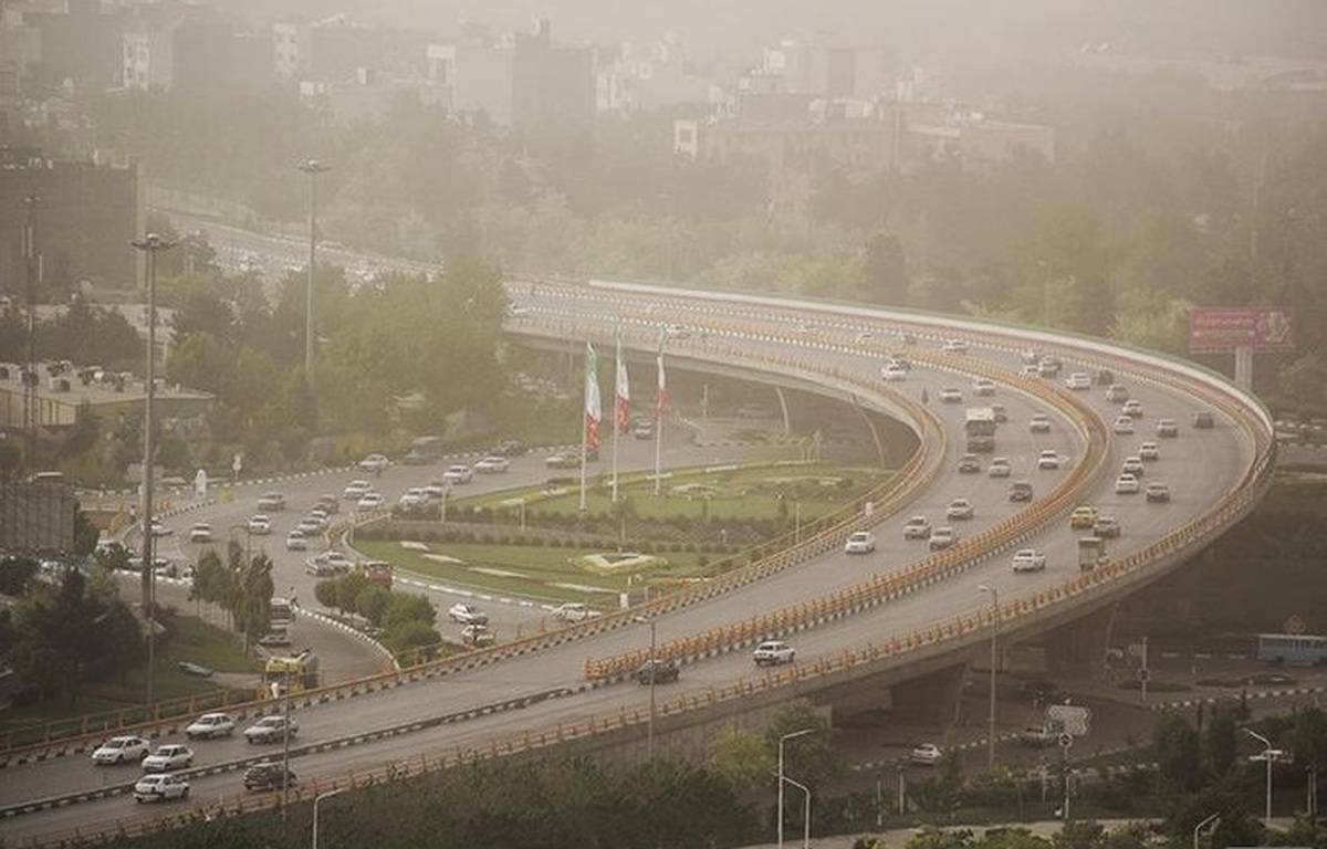 گرد و خاک طوفان ترکمنستان در مشهد نشست