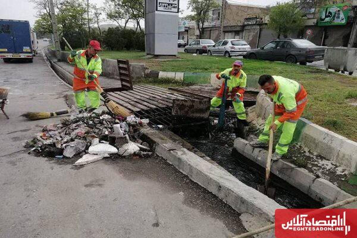 زباله‌های سرگردان در آبروهای شهر/ سلامت پاکبانان و پاکیزگی تبریز نیازمند همراهی شهروندان