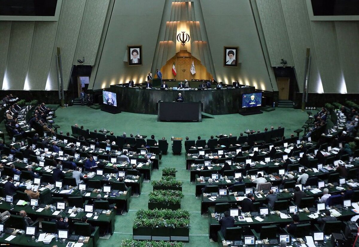 اگر با افزایش حقوق کارمندان، کسری بودجه زیاد شود، تورم بیشتر می‌شود