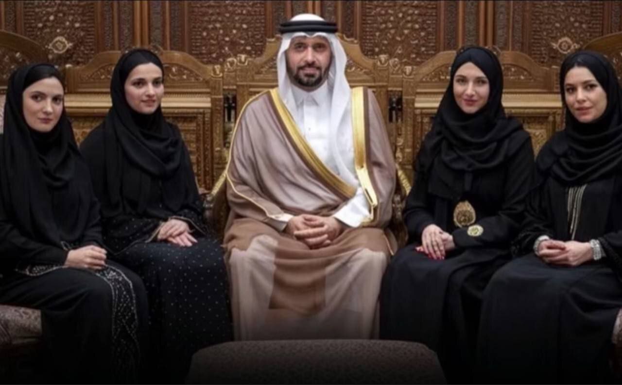 ازدواج جنجالی یک مرد عربستانی با چهار زن از یک مدرسه + عکس ازدواج جنجالی یک مرد عربستانی با چهار زن از یک مدرسه + عکس