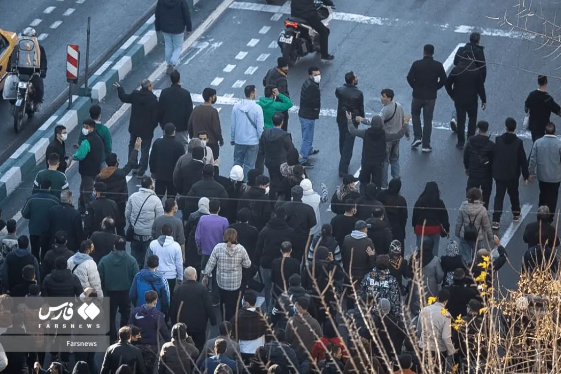 گزارش تصویری از اعتراضات و تجمع امروز در تهران گزارش تصویری از اعتراضات و تجمع امروز در تهران