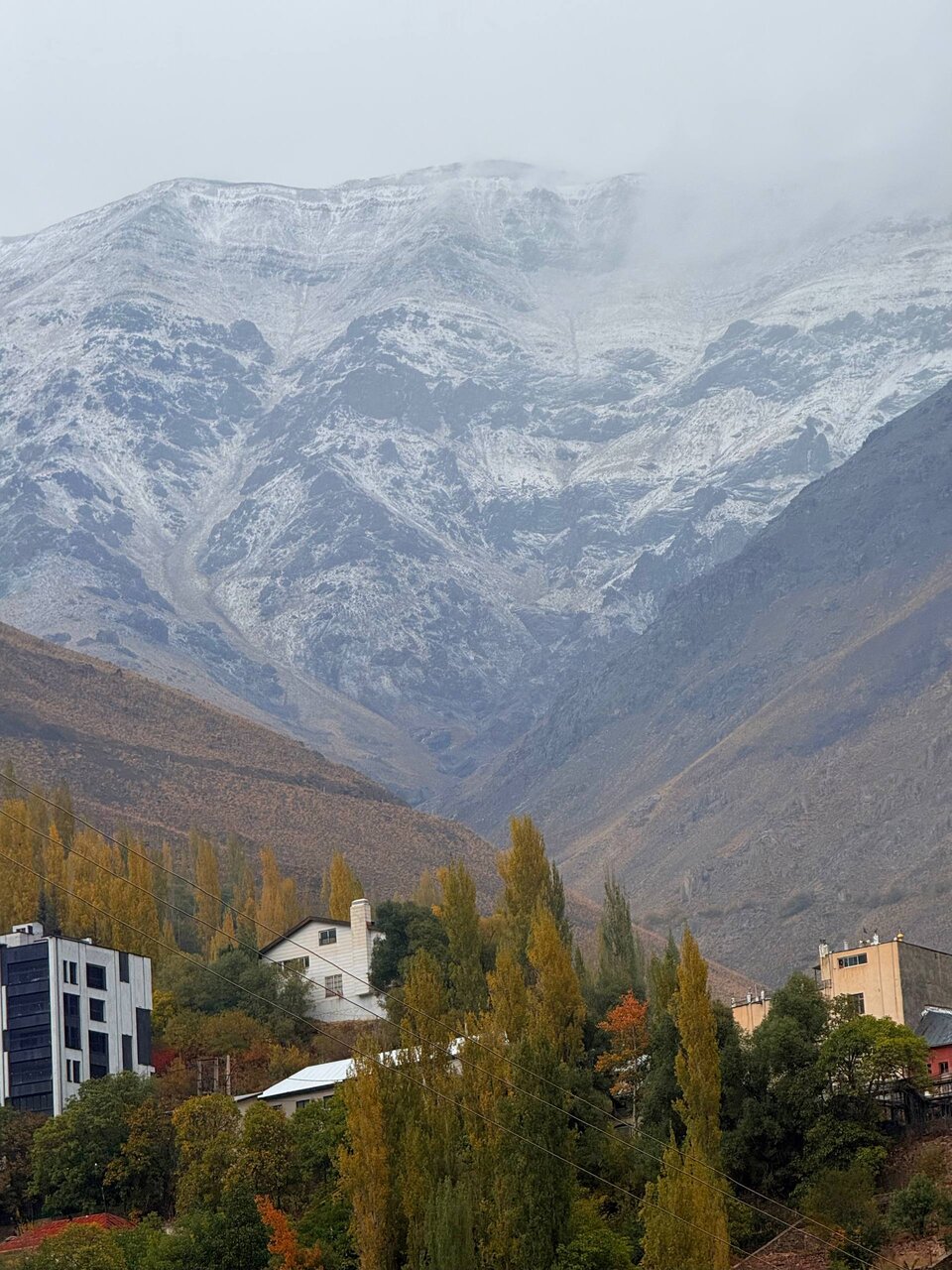 تصاویر دیدنی از بارش اولین برف پاییزی در تهران + عکس تصاویر دیدنی از بارش اولین برف پاییزی در تهران + عکس
