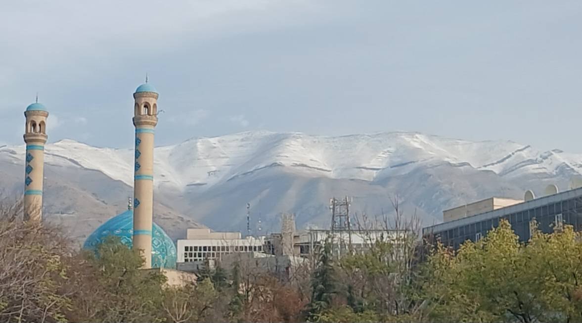 بارش اولین برف پاییز در تهران + عکس بارش اولین برف پاییز در تهران + عکس