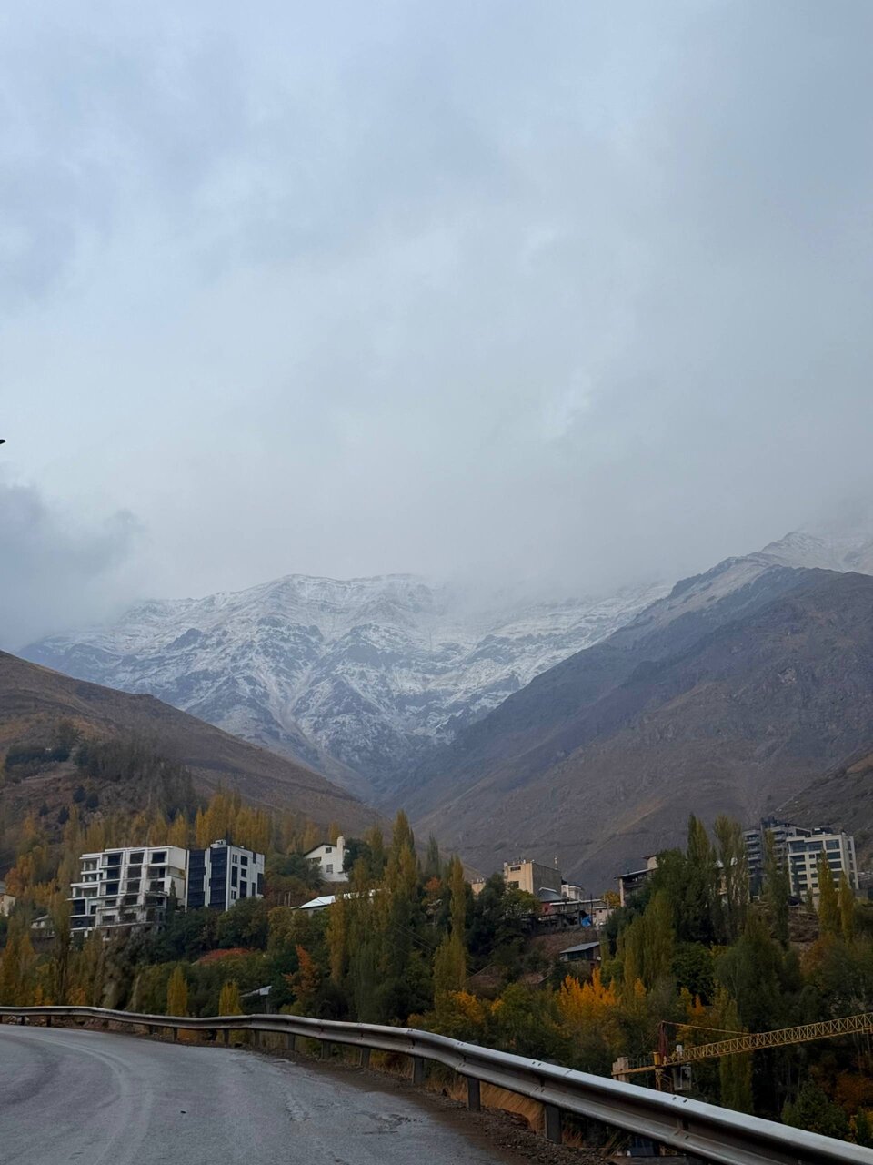 تصاویر دیدنی از بارش اولین برف پاییزی در تهران + عکس تصاویر دیدنی از بارش اولین برف پاییزی در تهران + عکس